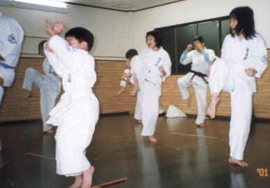 2001.12.7.sinsa.yumi-3.jpg (46450 oCg)