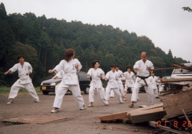 2001.8.26.-8gasshuku.JPG (50174 バイト)