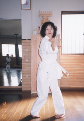 2002.1.13.karate.yumi-1.jpg (15371 バイト)
