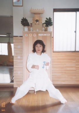 2002.1.13.karate.yumi-11.jpg (14574 バイト)