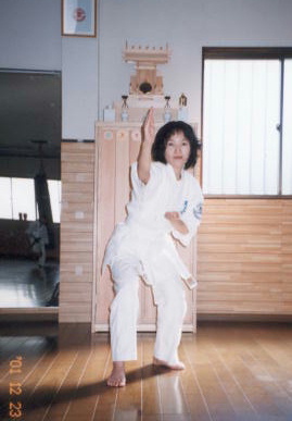 2002.1.13.karate.yumi-2.jpg (37151 バイト)