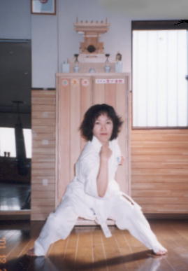 2002.1.13.karate.yumi-4.jpg (14159 バイト)