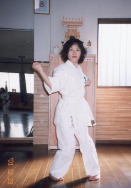 2002.1.13.karate.yumi-5.jpg (15809 バイト)