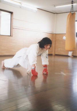 2002.1.13.karate.yumi-7.jpg (13531 バイト)