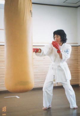 2002.1.13.karate.yumi-8.jpg (12977 バイト)