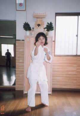 2002.1.13.karate.yumi-9.jpg (36392 バイト)