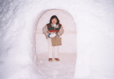 2002.2.14.akita-yumi1.jpg (27910 バイト)