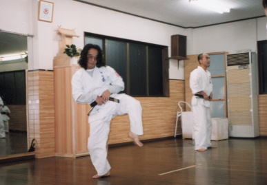 2002.2.3.karate-yumi1.jpg (41425 バイト)