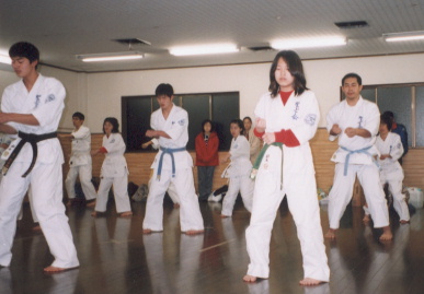 2002.2.3.karate-yumi2.jpg (46689 バイト)