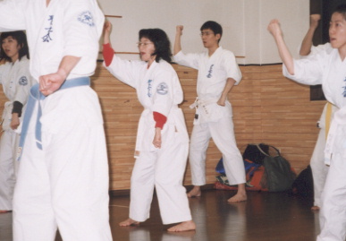 2002.2.3.karate-yumi3.jpg (42210 バイト)