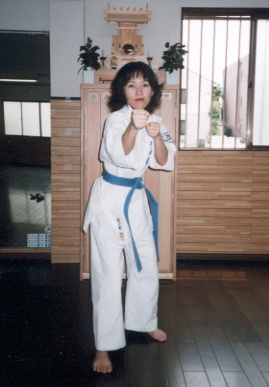 2002.5.12.karate.yumi-1.jpg (45369 バイト)