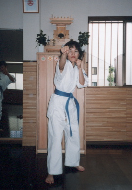 2002.5.12.karate.yumi-2.jpg (41838 バイト)