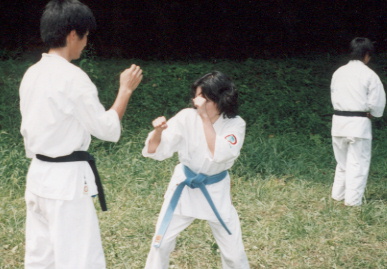 2002.8.25.gassyuku-yumi-6.JPG (54750 バイト)