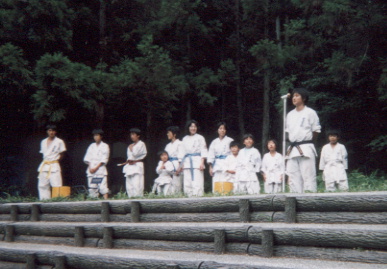 2002.8.25.gassyuku-yumi-7.JPG (58113 バイト)