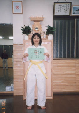 2003.1.7.karate.yumi-1.jpg (41259 バイト)