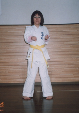 2003.1.7.karate.yumi-2.jpg (34505 バイト)