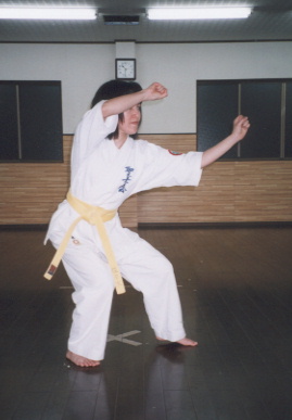 2003.5.6.karate.yumi-7.jpg (33168 バイト)
