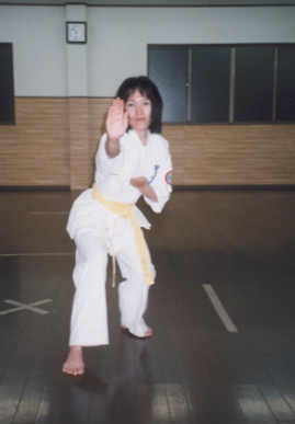 2003.5.6.karate.yumi-8.jpg (29741 バイト)