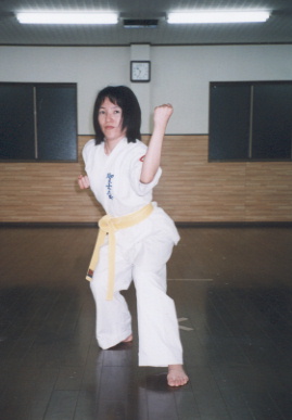 2003.5.6.karate.yumi-9.jpg (32269 バイト)