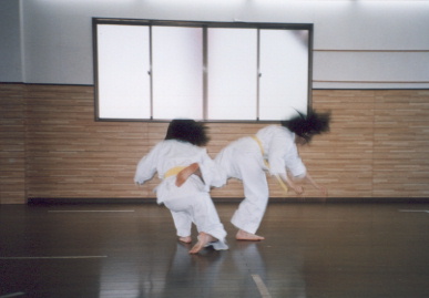 2003.6.29.karate.yumi-6.jpg (33589 バイト)