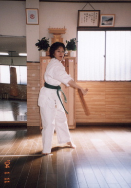 2004.1.11.karate.yumi-5.jpg (40673 バイト)